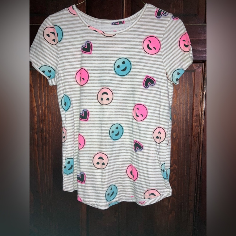 SO Smiley face tee size 16